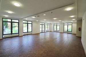 Kleiner Saal (90 qm) für bis zu 70 Personen