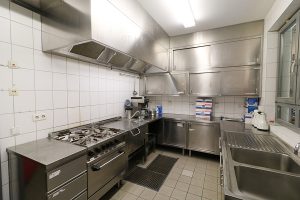 Küche für kleinen Saal (90 qm) für bis zu 70 Personen